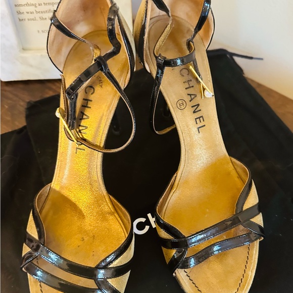 Chanel Heels in Black Patent & Gold Metallic Suede Size 39.5 - Picture 8 of 10